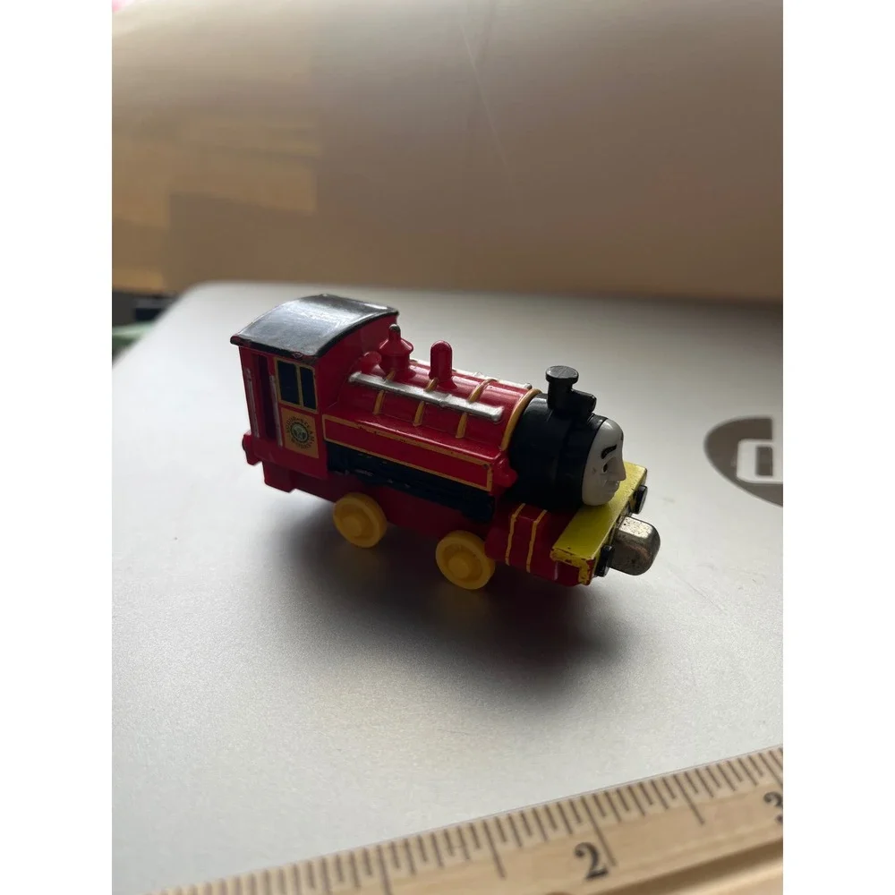 Thomas & Friends Take-n-Play Victor Die-Cast Metal Magnetic Train Engine Red